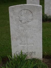 Etaples Military Cemetery - Freeze, C E